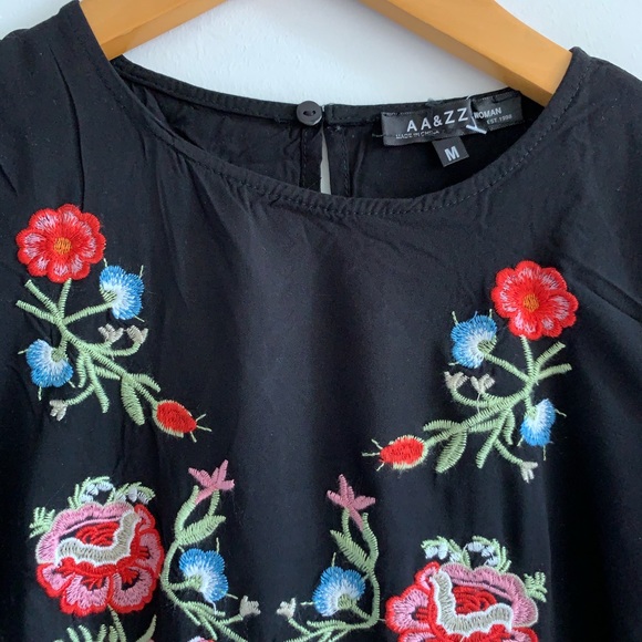 Flowy Embroidered dress - Picture 2 of 4